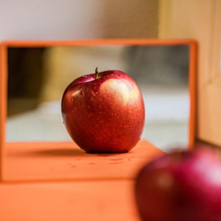 Зеркало упало без причины: что это может означать для вашей жизни