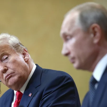 На Аляске Путин и Трамп обсудят пути окончания войны в Украине - Песков