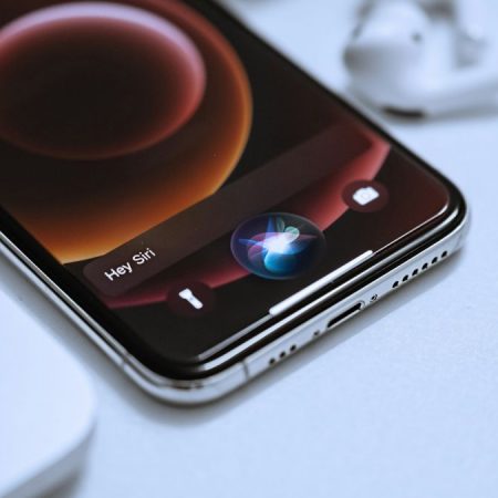 Siri готується до масштабного оновлення: в Apple обіцяють більше, ніж раніше