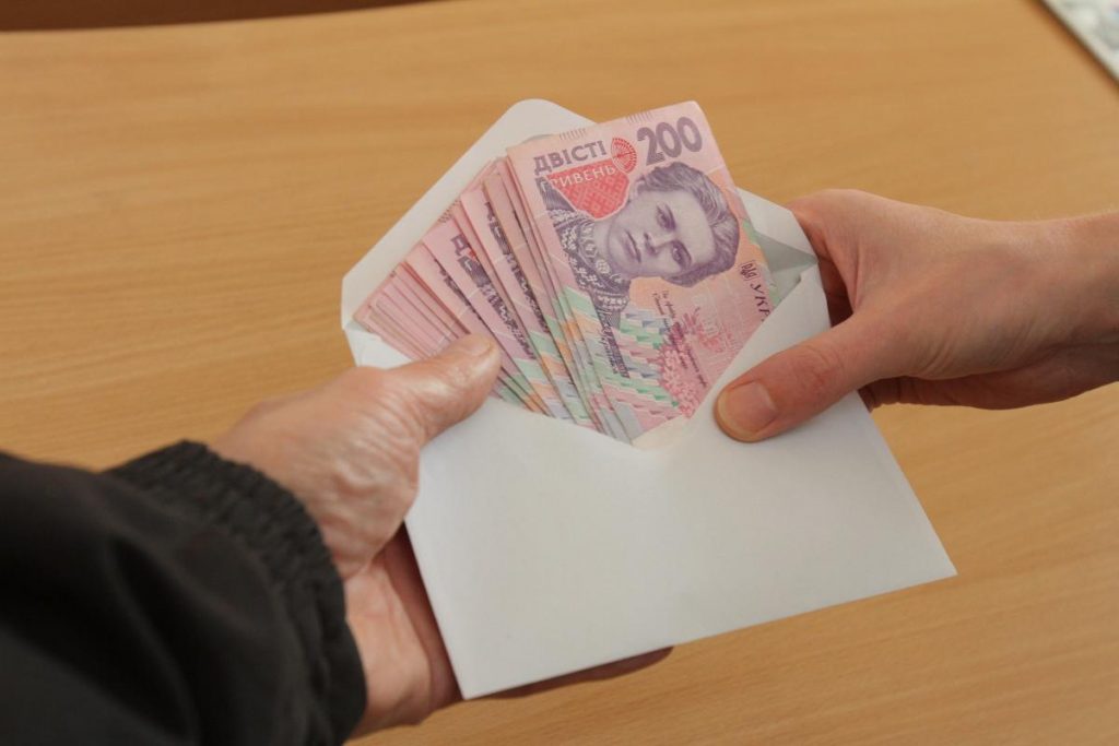 Теневая зарплата лишает украинцев пенсий и социальных гарантий