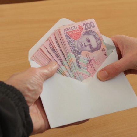 Теневая зарплата лишает украинцев пенсий и социальных гарантий