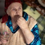 Как украинцам в 60 лет получить социальную помощь вместо пенсии