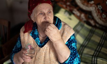 Как украинцам в 60 лет получить социальную помощь вместо пенсии
