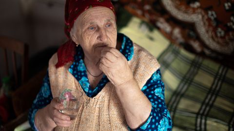 Как украинцам в 60 лет получить социальную помощь вместо пенсии