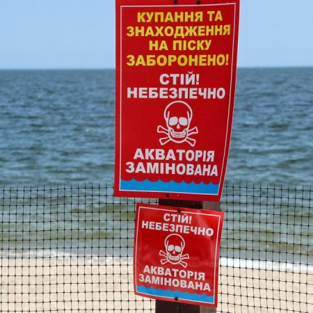 Три людини загинули від вибуху міни на пляжі Одещини