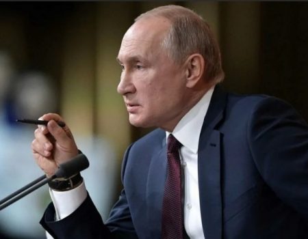 Путин предложил провести встречу с Зеленским в Москве, но усомнился в её смысле