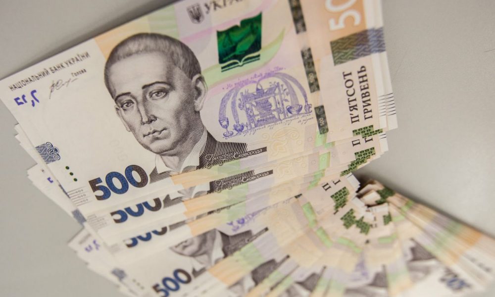 Средняя зарплата украинцев в долларах: как изменился доход с 1991 по 2025 год