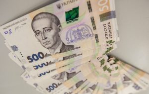 Средняя зарплата украинцев в долларах: как изменился доход с 1991 по 2025 год