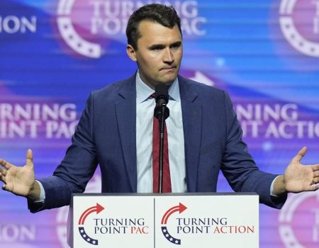 У США застрелили політика та активіста Чарлі Кірка: подробиці трагедії та розслідування