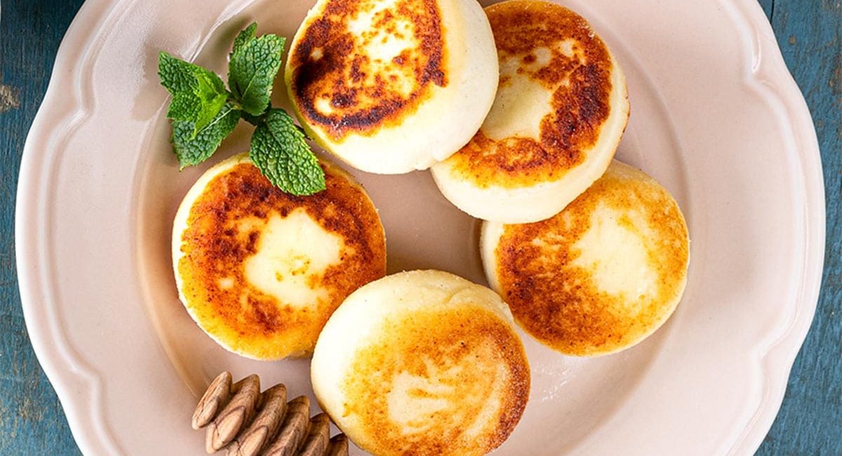 Как приготовить сырники в духовке: пошаговый рецепт для всей семьи