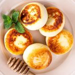 Как приготовить сырники в духовке: пошаговый рецепт для всей семьи