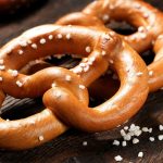 Немецкие брецели своими руками: простой рецепт для начинающих