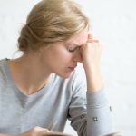 Как снять головную боль без лекарств: простой способ с горячей водой