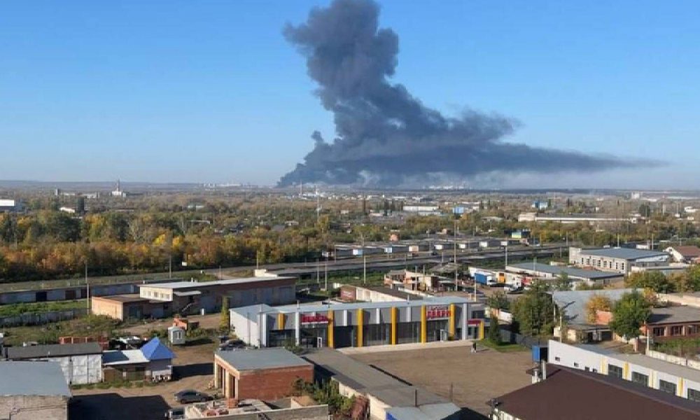 Украинские дроны атаковали нефтехимический комплекс «Газпром нефтехим Салават» в Башкортостане