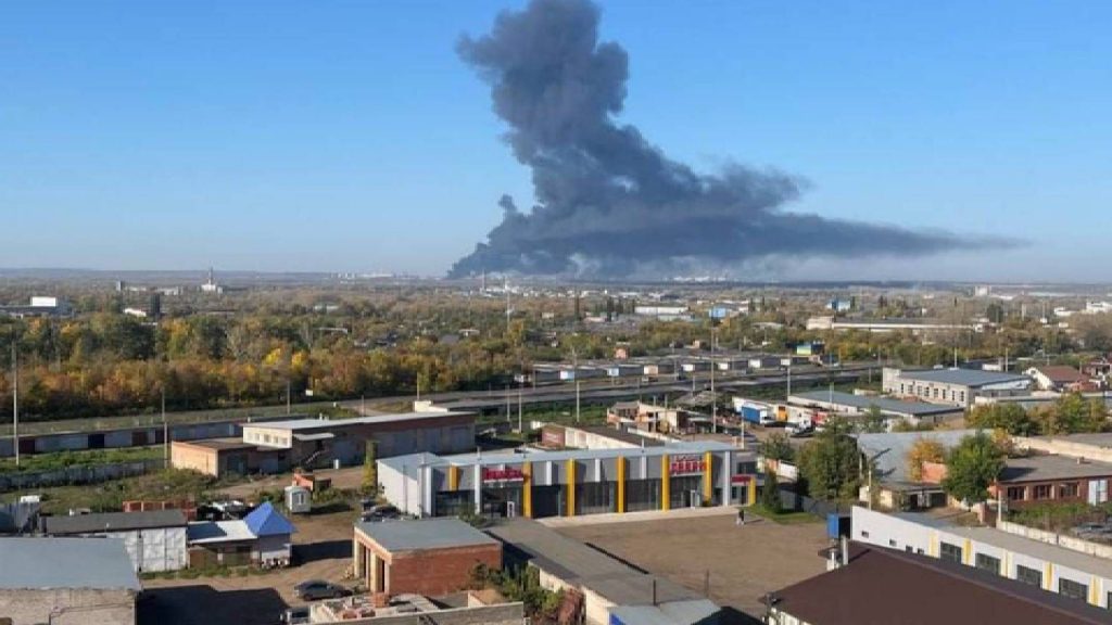 Украинские дроны атаковали нефтехимический комплекс «Газпром нефтехим Салават» в Башкортостане