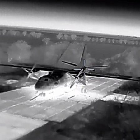 В ГУР Украины показали уничтожение российских самолетов АН-26 и РЛС в Крыму