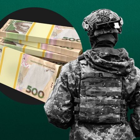 Военным в Украине могут повысить зарплаты: когда и на сколько