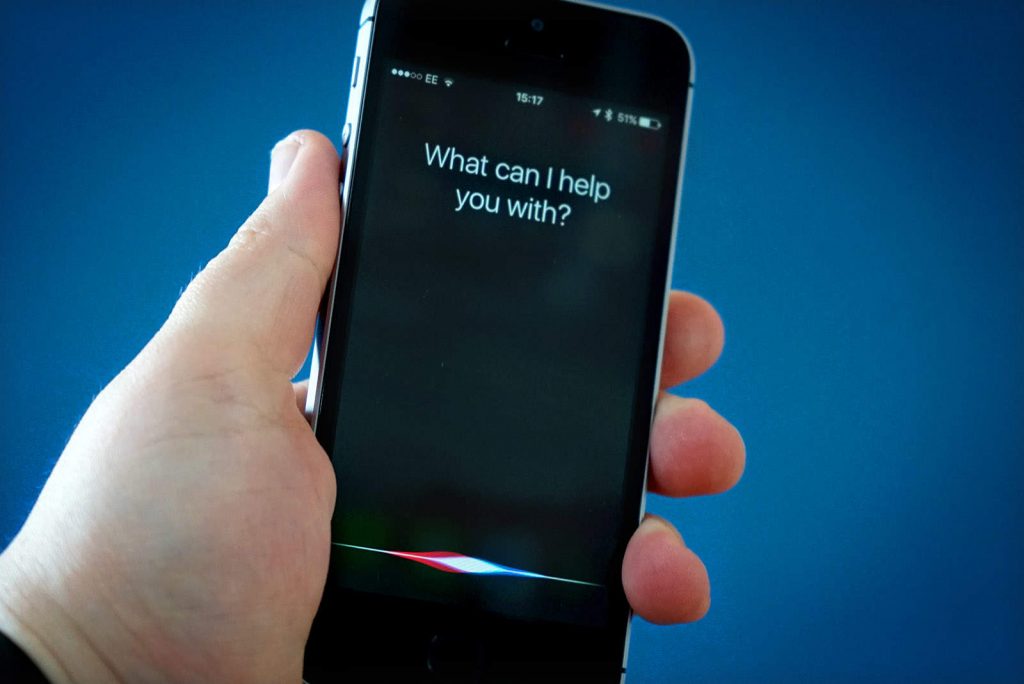 Скандал с Siri: Apple подозревают в прослушке пользователей и передаче данных третьим лицам