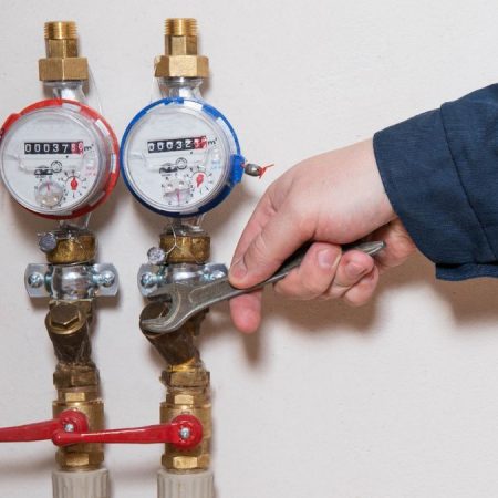 Украинцам начали отключать свет и отопление без предупреждения: что нужно знать