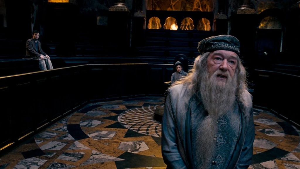 Как будет выглядеть Дамблдор в сериале "Гарри Поттер"? Появились первые кадры