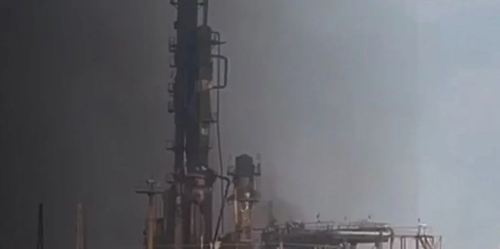 Украина атаковала крупнейший газоперерабатывающий завод и нефтеперегонную станцию России Украина атаковала крупнейший газоперерабатывающий завод и нефтеперегонную станцию России