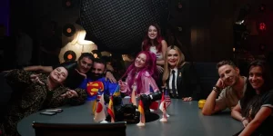 Украинский фильм «10 блогеров» вышел в прокат: черная комедия о хейте, осуждении и нас самих Украинский фильм «10 блогеров» вышел в прокат: чорная комедия о хейте, осуждении и нас самих