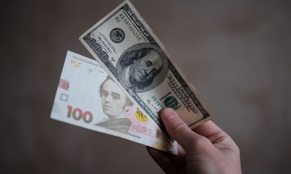 Как изменится курс доллара до конца 2025 году: аналитики улучшили прогнозы