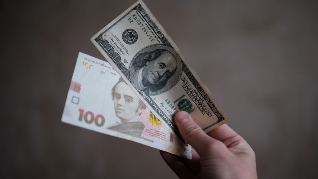 Как изменится курс доллара до конца 2025 году: аналитики улучшили прогнозы