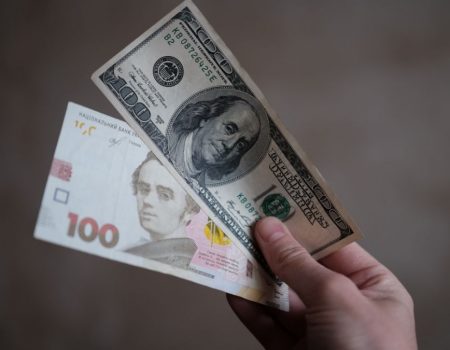 Как изменится курс доллара до конца 2025 году: аналитики улучшили прогнозы