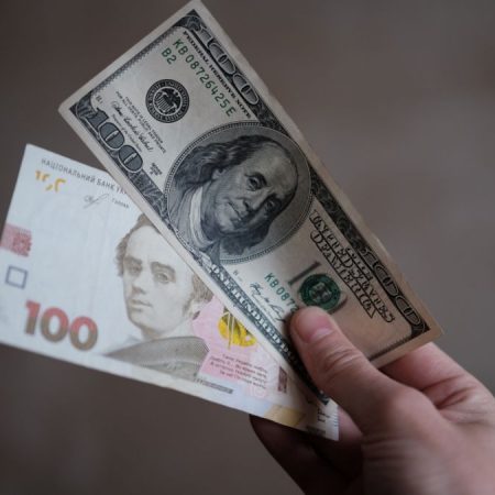 Как изменится курс доллара до конца 2025 году: аналитики улучшили прогнозы