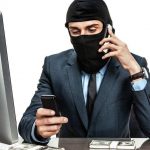 Украинцам рассказали о мошеннической схеме с опросом "от банка": как действуют аферисты