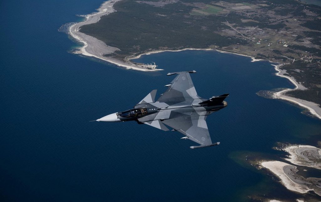 Украина закупит у Швеции истребители четвертого поколения Gripen: сколько они стоят и на что способны