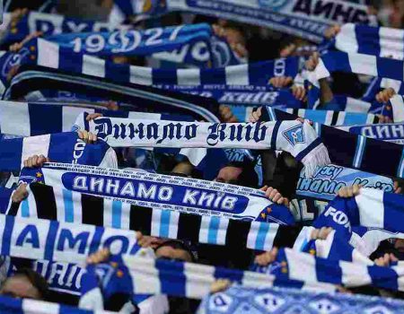 "Динамо" и "Карпаты" заплатят штрафы за некорректное поведение фанатов: что известно