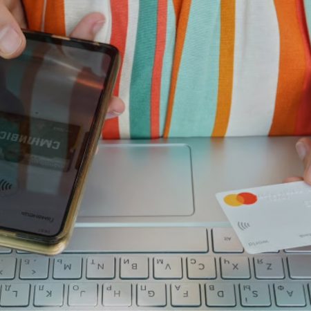 Лимиты на банковские операции и карты: в Украине может появиться реестр "дропов"