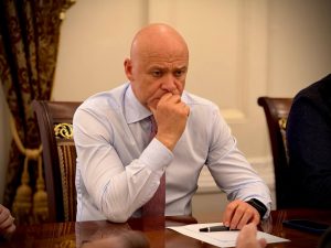 Экс-мэру Одессы Труханову вручили подозрение после смертельного потопа в городе