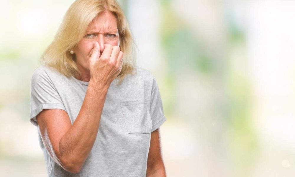 Запах мокрого подвала в квартире? Как распознать плесень и защитить свое здоровье