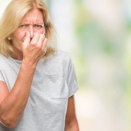 Запах мокрого подвала в квартире? Как распознать плесень и защитить свое здоровье