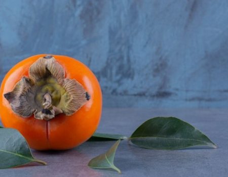 Чем полезна хурма и что она лечит?