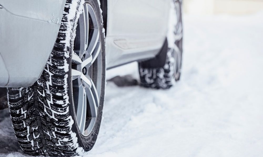 Когда менять шины на зимние: советы экспертов и требования ПДД