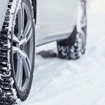 Когда менять шины на зимние: советы экспертов и требования ПДД