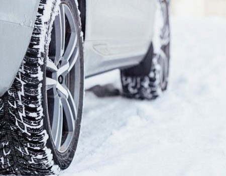 Когда менять шины на зимние: советы экспертов и требования ПДД