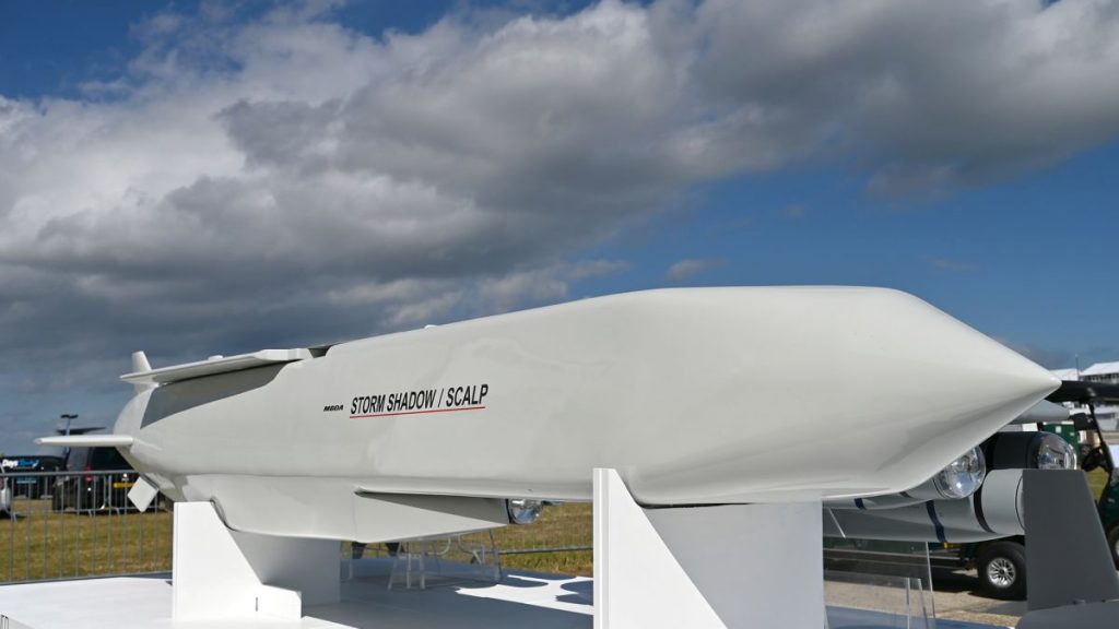 Британия передала Украине новую партию крылатых ракет «Storm Shadow»: что известно о ракете