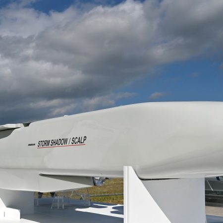 Британия передала Украине новую партию крылатых ракет «Storm Shadow»: что известно о ракете