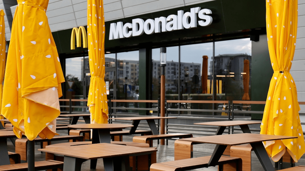 Новинка в меню McDonald’s — маффин «Крем-вишня»: сколько стоит и где купить в Украине
