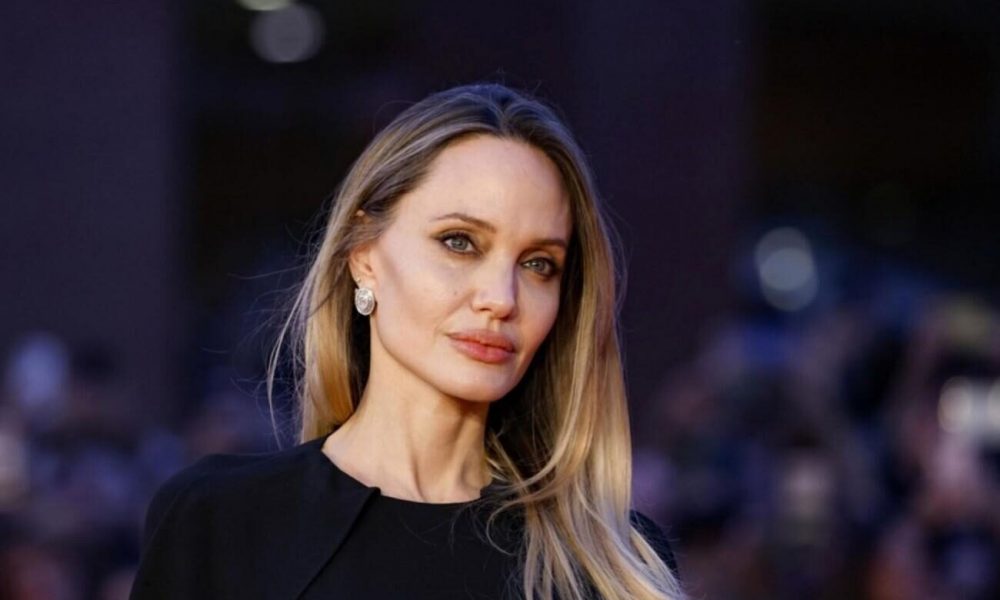 Посещение больницы, cкандал с ТЦК и подарок от херсонцев: что известно о визите Анджелины Джоли в Херсон