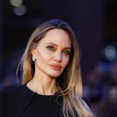 Посещение больницы, cкандал с ТЦК и подарок от херсонцев: что известно о визите Анджелины Джоли в Херсон