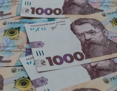 Кто получит 6500 гривен от государства зимой 2025: Кабмин утвердил программу выплат