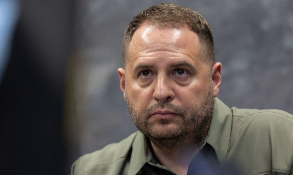 Мошенники представлялись «братом» Ермака и требовали $100 тысяч за должность