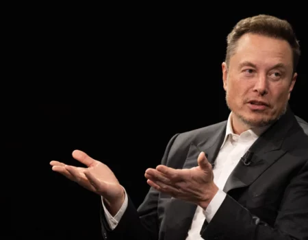 Цифровое бессмертие от Илона Маска: через 20 лет люди смогут перенести сознание в роботов