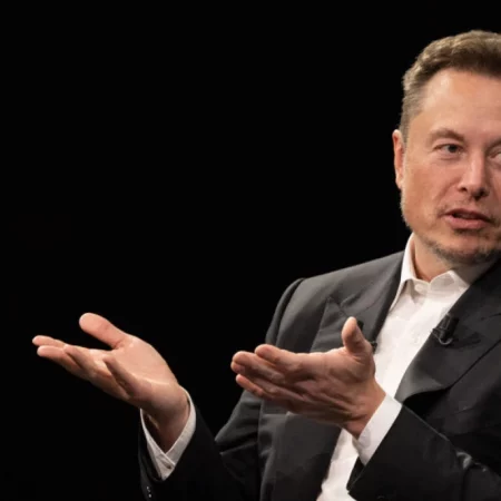 Цифровое бессмертие от Илона Маска: через 20 лет люди смогут перенести сознание в роботов